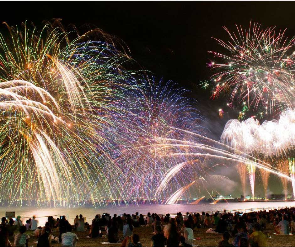 เทศกาลดอกไม้ไฟที่Makuhari Beach Fireworks