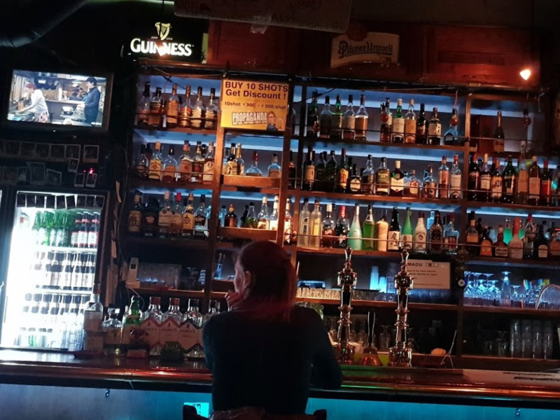 ชีวิตกลางคืนในรปปงหงิ @ Propaganda Shot Bar